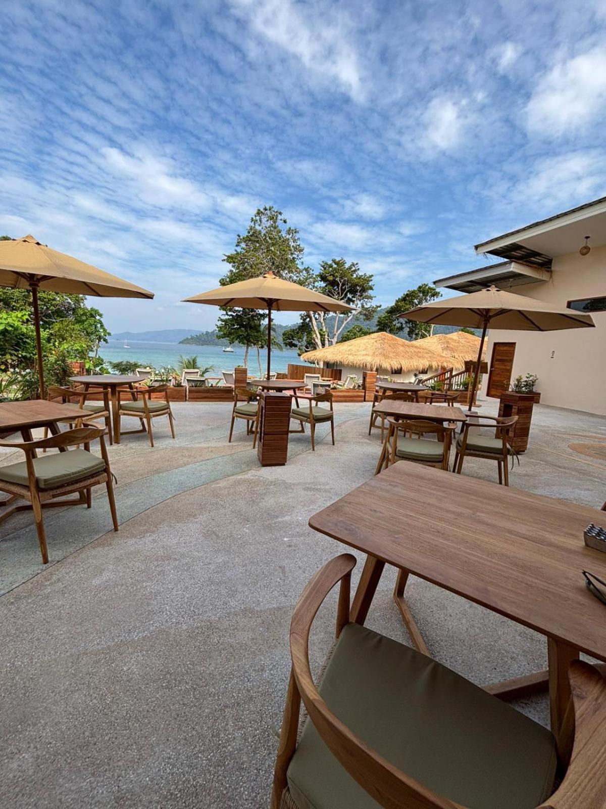 Ten Moons Sunset Villas リペ島 エクステリア 写真